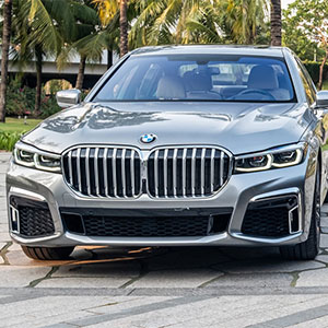 Xe sang BMW 7 Series 2021: Báo giá các phiên bản, giá từ 4,4 tỷ.